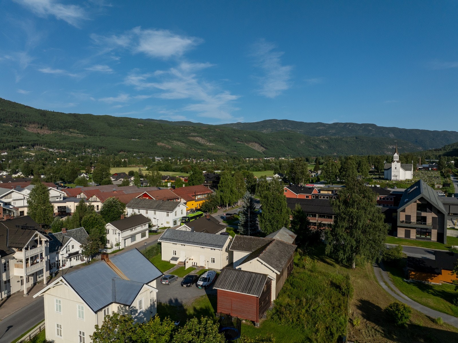 Meget sentral beliggenhet i Nesbyen sentrum. Galleribilde