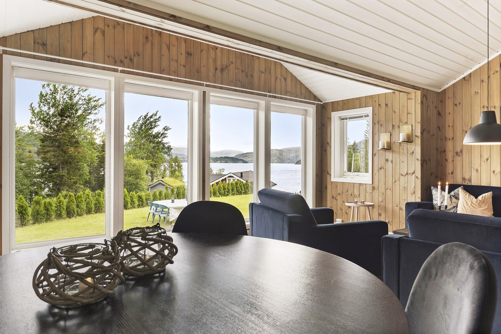 Fra stuen er det utgang til en terrasse på ca. 51 m². Galleribilde