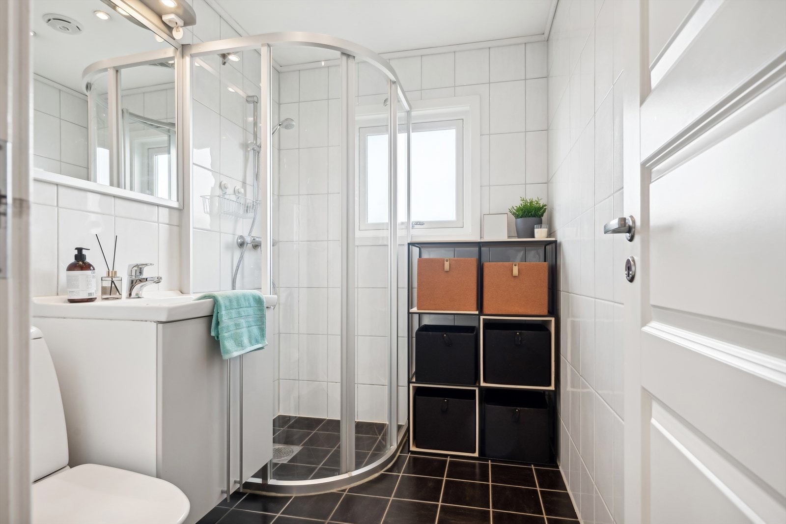 Tidløst bad med varmekabler i gulv. Galleribilde