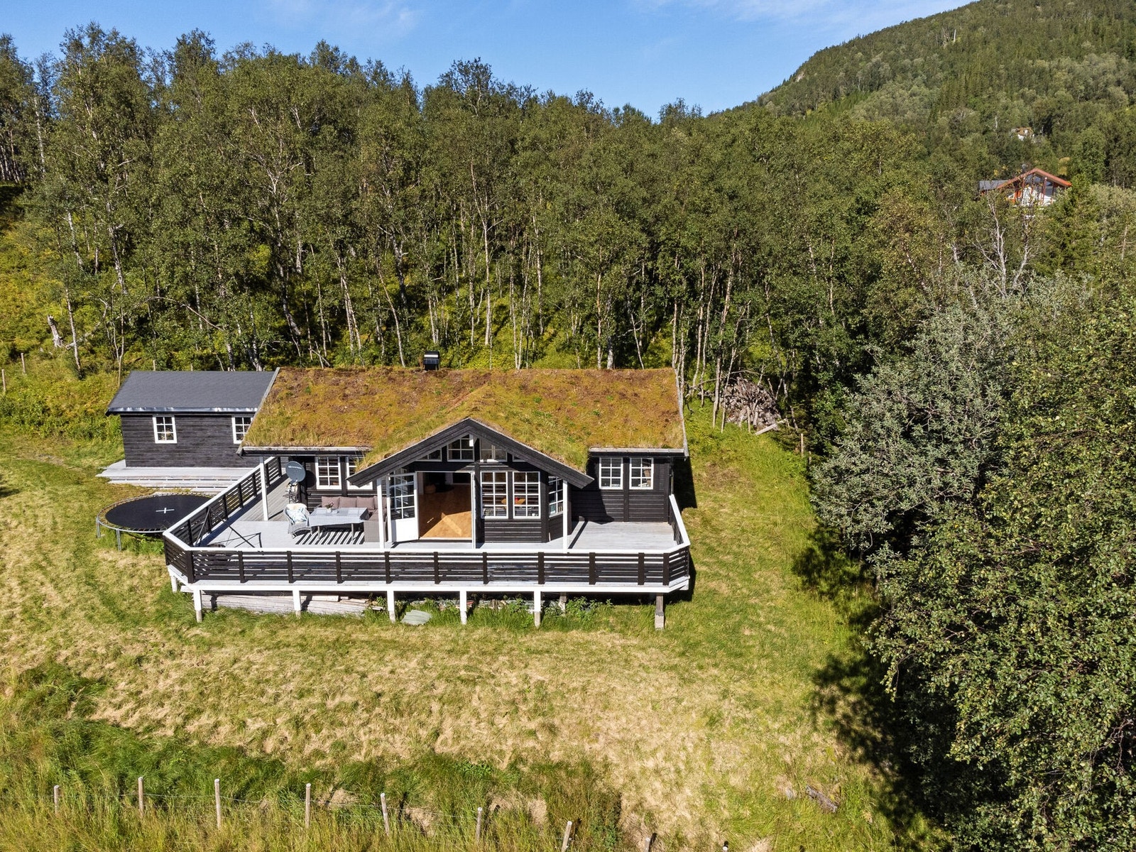 Nydelig fritidseiendom med god standard, bilvei, strøm og innlagt vann Galleribilde