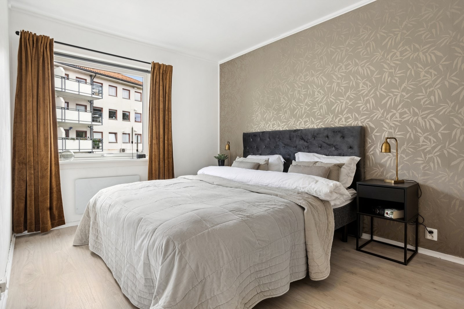 Hovedsoverommet er på 13,7 m2 med god plass til dobbeltseng og nattbord. Galleribilde