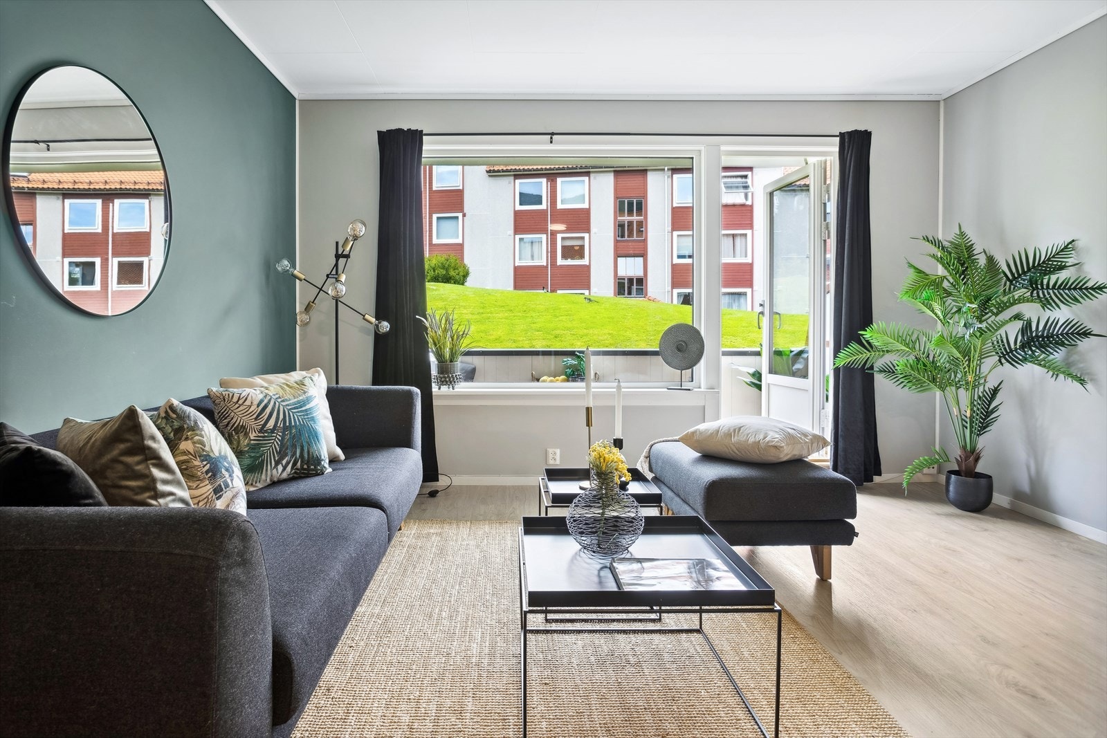 Fra stuen er det utgang til en meget koselig uteplass. Galleribilde