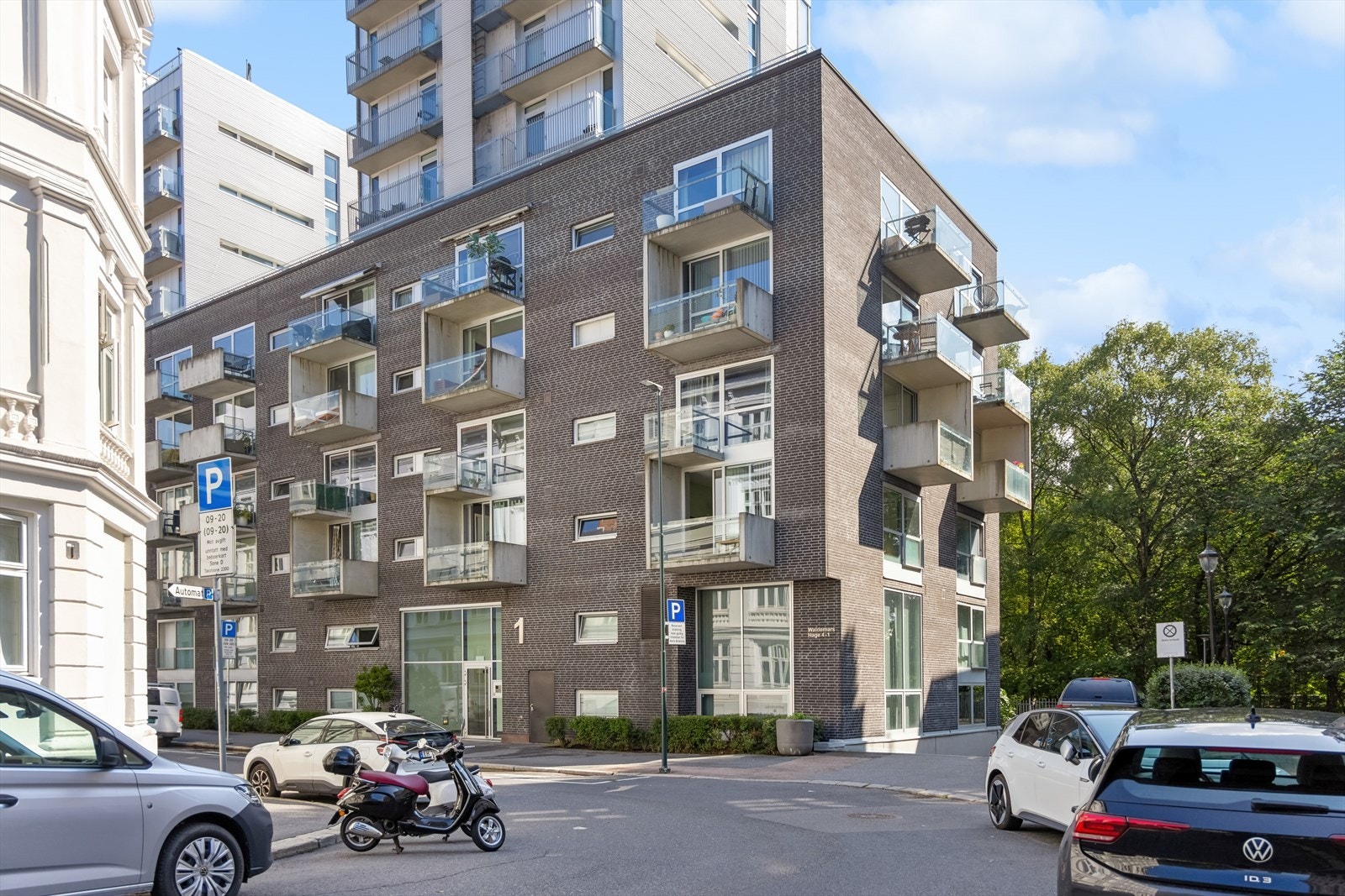 Waldemars hage 1 er en attraktiv 2-roms eierleilighet på 45 kvm (internt bruksareal) oppført i 2005. Galleribilde