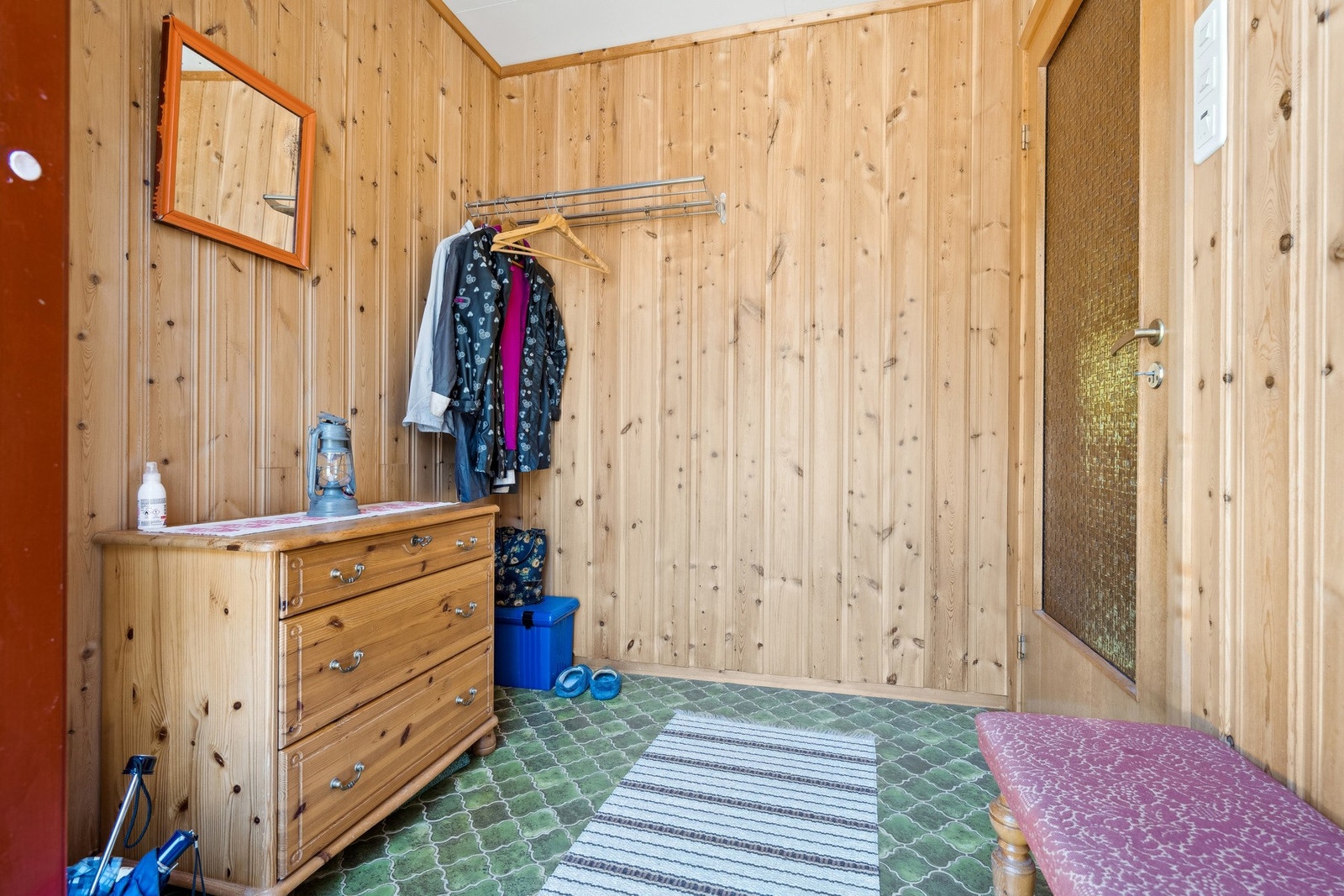 Velkommen inn - Her i entreen kan du lage deg en fin garderobe Galleribilde