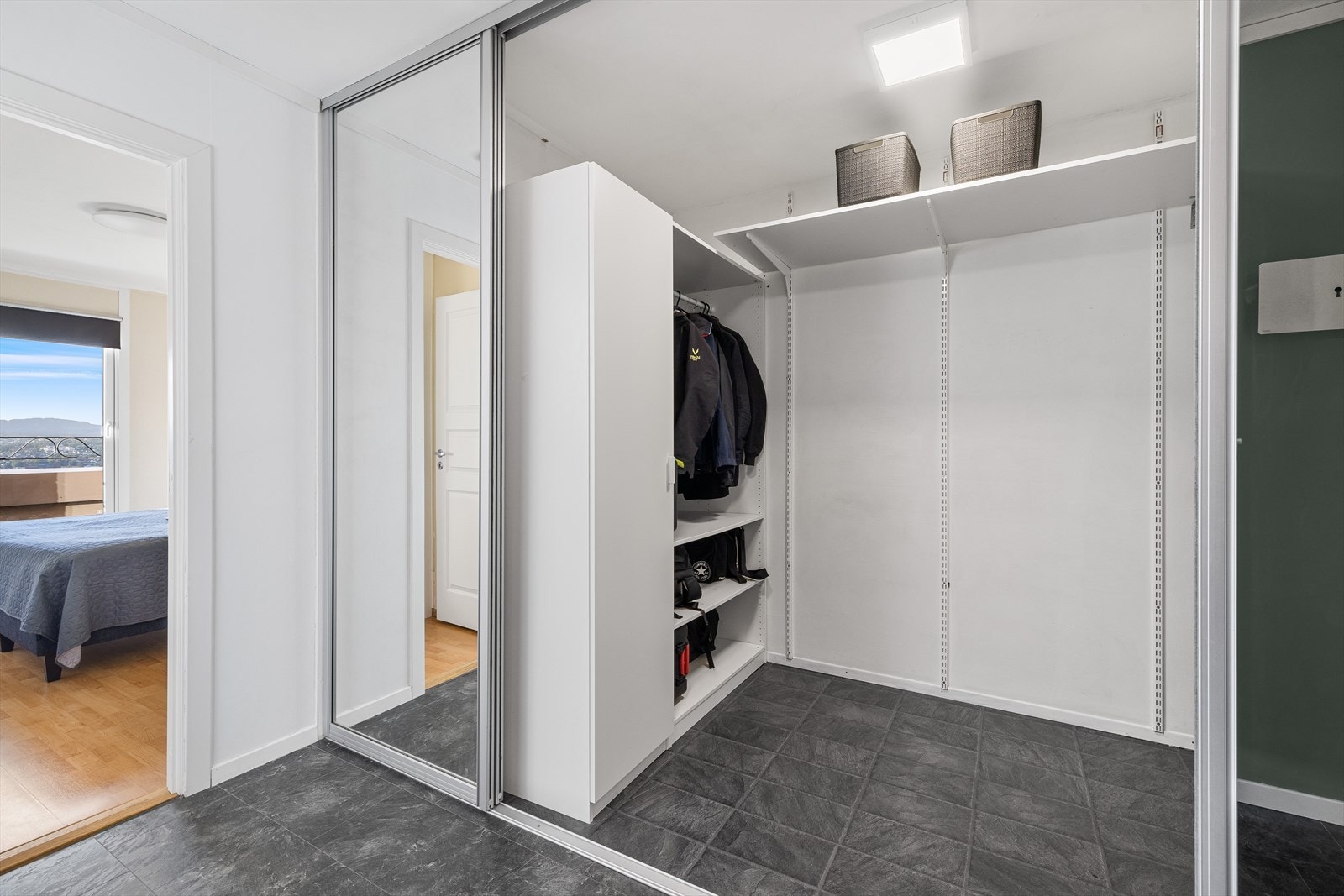 Her er det etablert en smart løsning for oppbevaring. Galleribilde