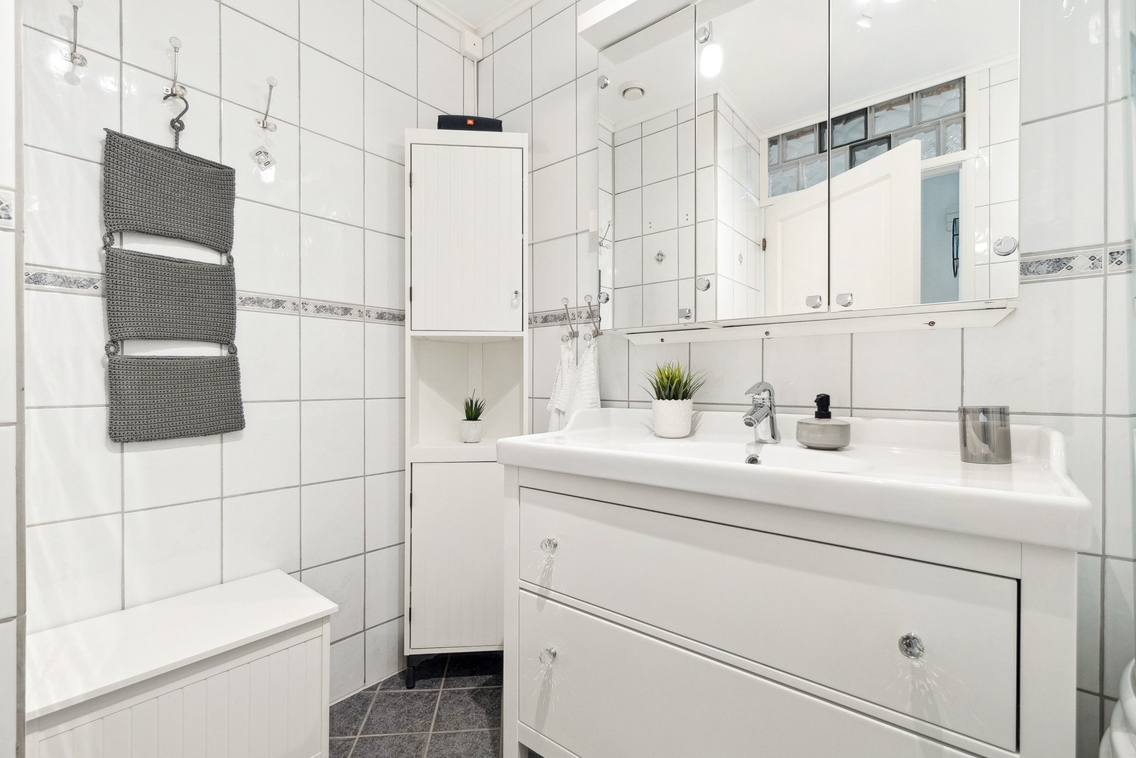 Badet er i lyse og tidløse farger. Galleribilde