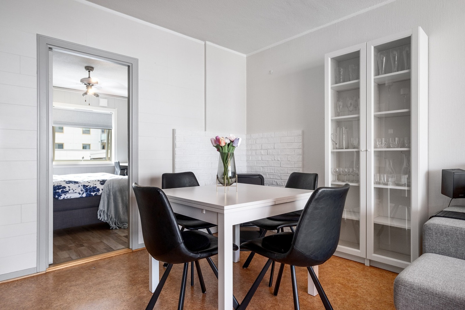 Plass til spisebord i rommet Galleribilde