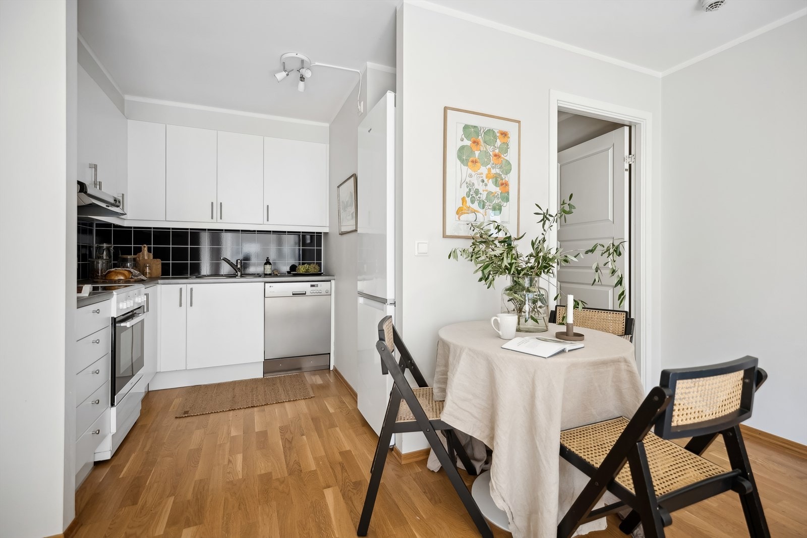 Plass til spisebord. Galleribilde