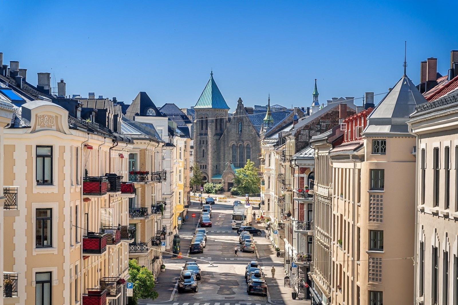 Fra balkongen er det flott utsikt mot Frogner Kirke. Galleribilde