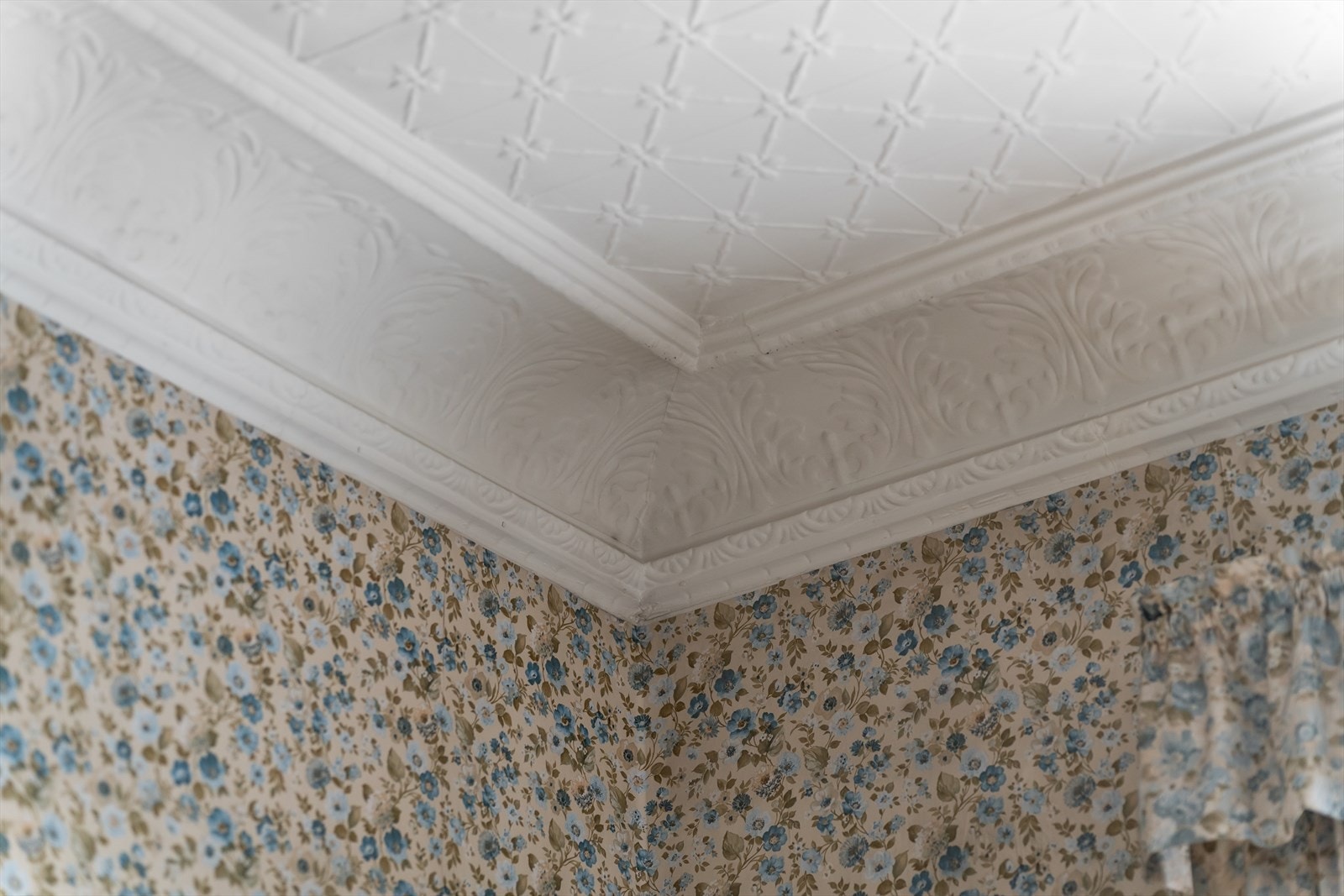 Flott utforming i tak på soverommet. Galleribilde