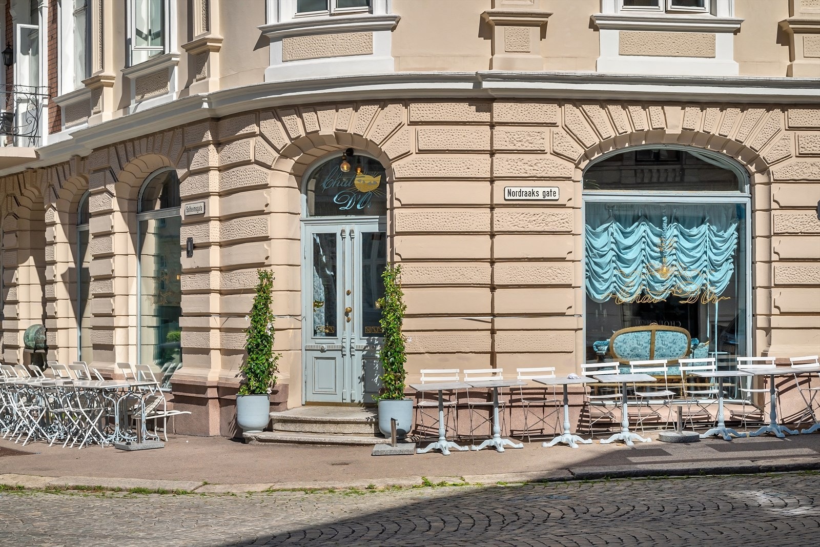 Nydelige Chat D'or med hjørnelokalet midt på Det Franske Kvarter på Frogner. Galleribilde