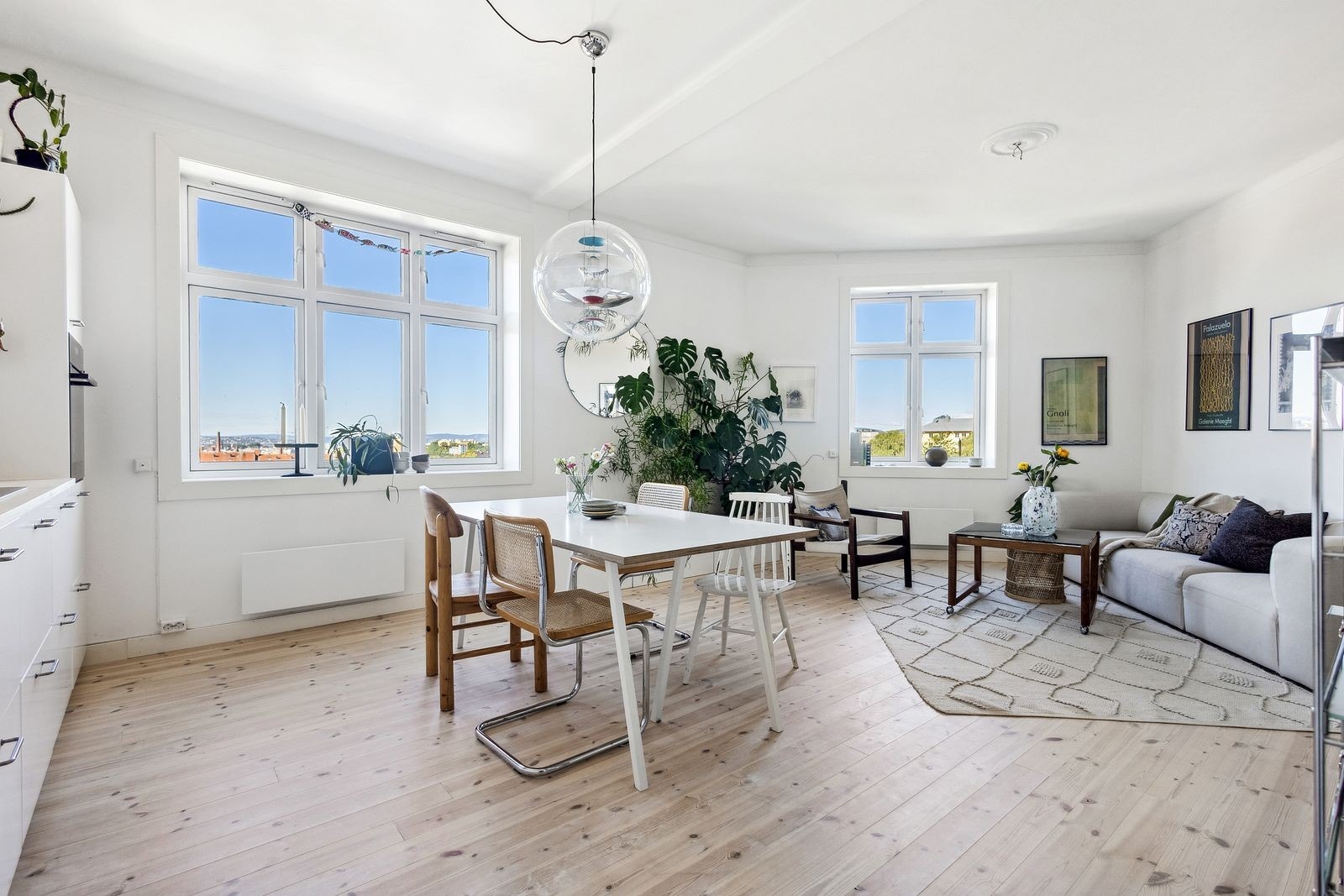 Velkommen til Rosenhoffgata 11! Lys og pen leilighet med svært god utsikt! Galleribilde