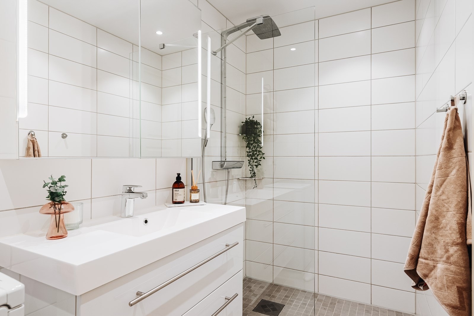 - Badet måler 3,8 m² - Galleribilde
