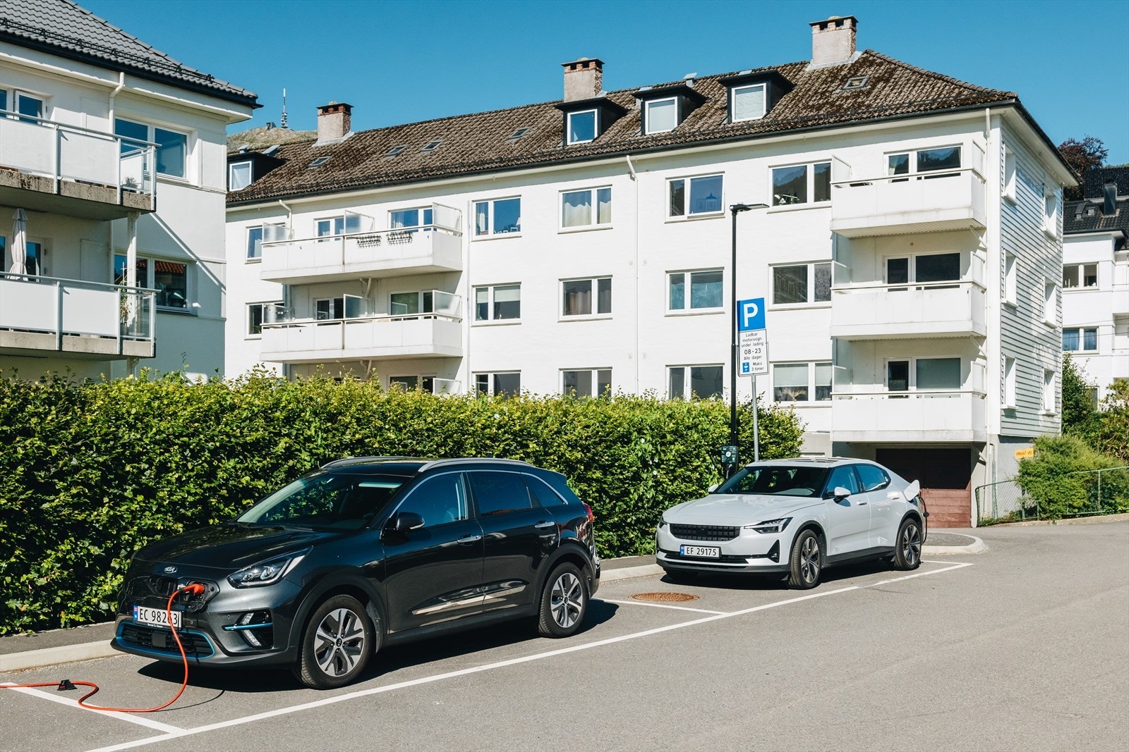 - 2 ladestasjoner utenfor boligen fra Bergen kommune tilgjengelig for alle. Ellers soneparkering i området etter gjeldende bestemmelser - Galleribilde