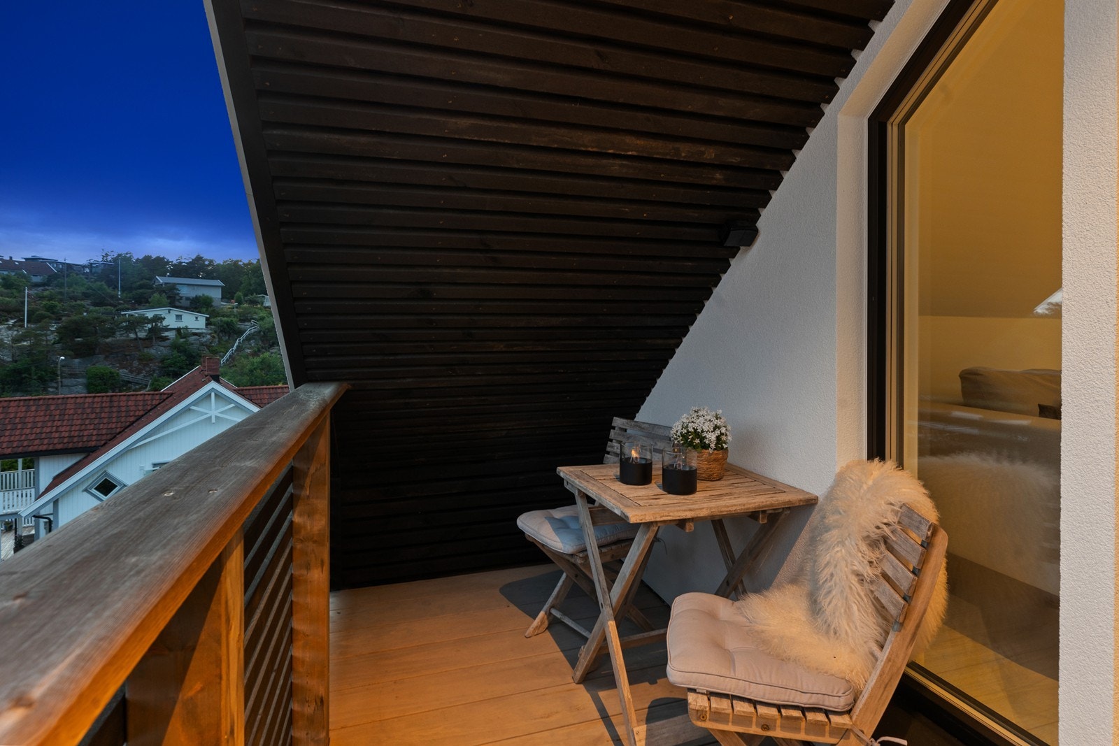 Super terrasse i andre etasje med adkomst fra stue Galleribilde