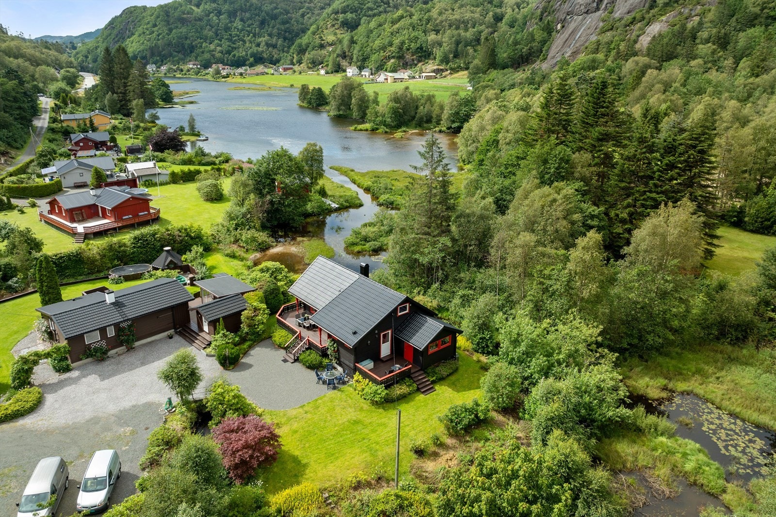 Hytta har en flott beliggenhet på feltet Galleribilde