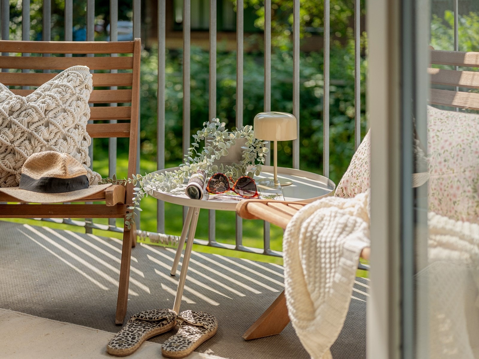 Du har både plass til en sittegruppe og benk langs siden. Galleribilde