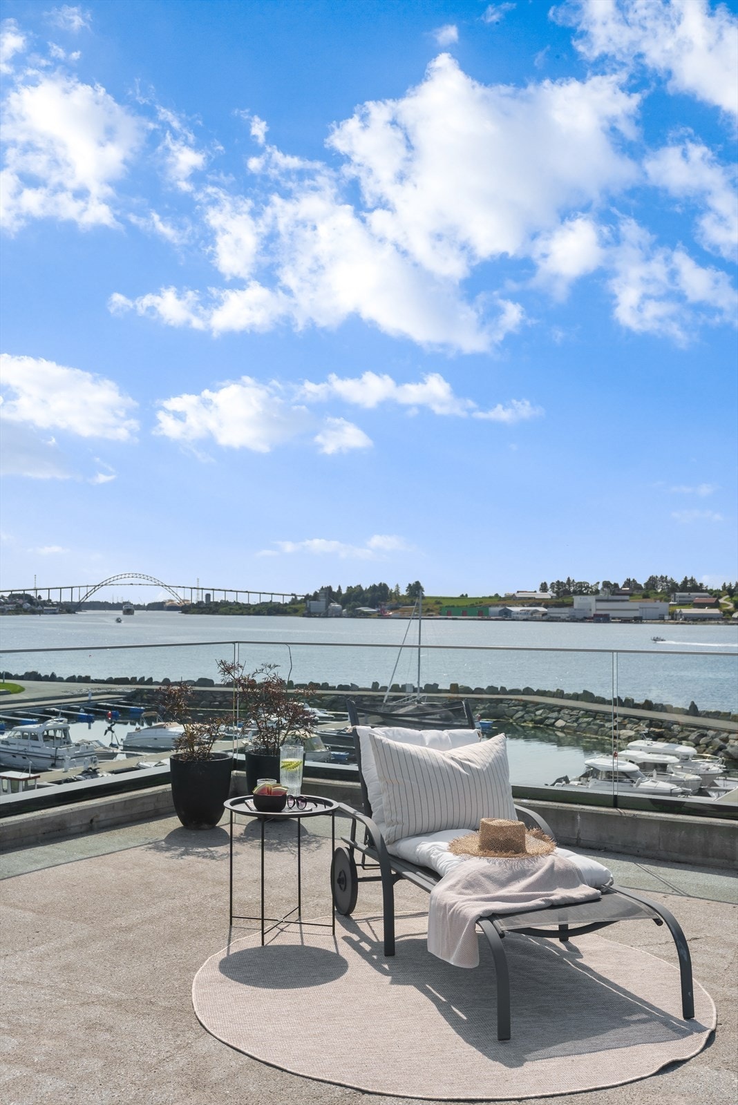 Nydelig utsikt til Karmsundet og Karmsund bro Galleribilde