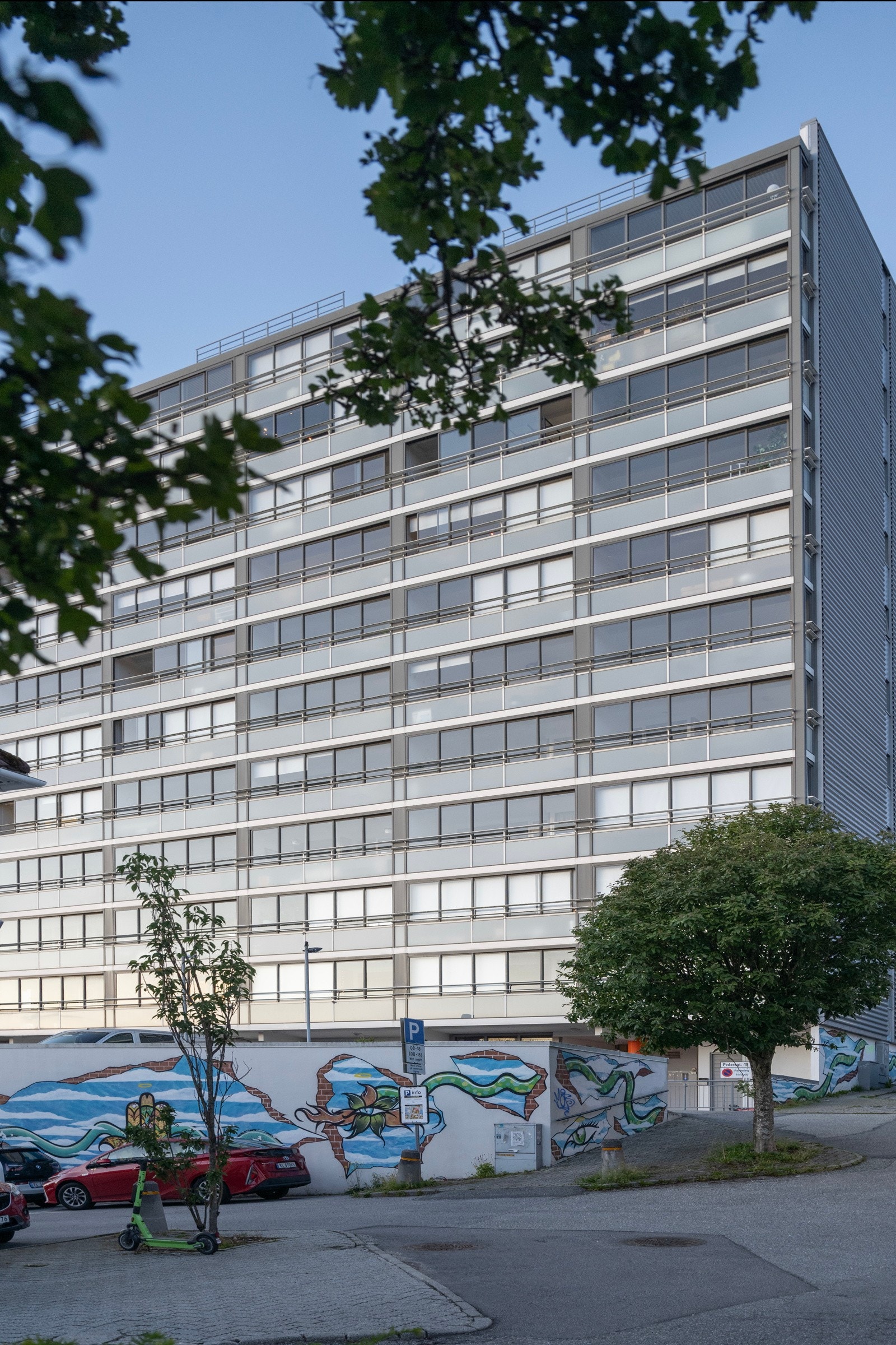 Pen beliggenhet i bygget i høy 1. etasje. Galleribilde