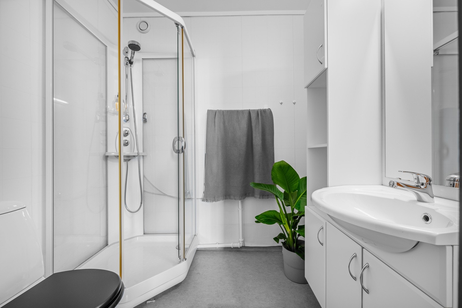 Bad/vaskerom av eldre dato. Galleribilde