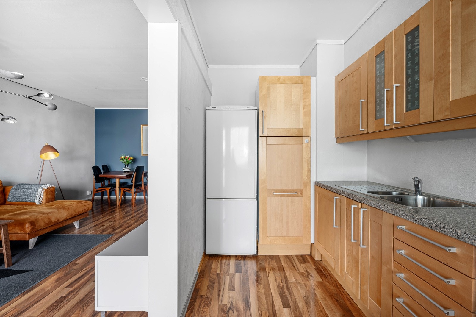 VV-bereder montert i kjøkkenskap. Galleribilde