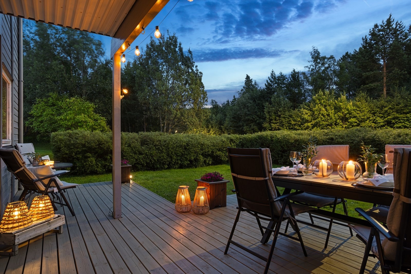 Terrassen er på ca. 26,9 kvm og har god plass til diverse utemøblement, grill, m.m. Galleribilde
