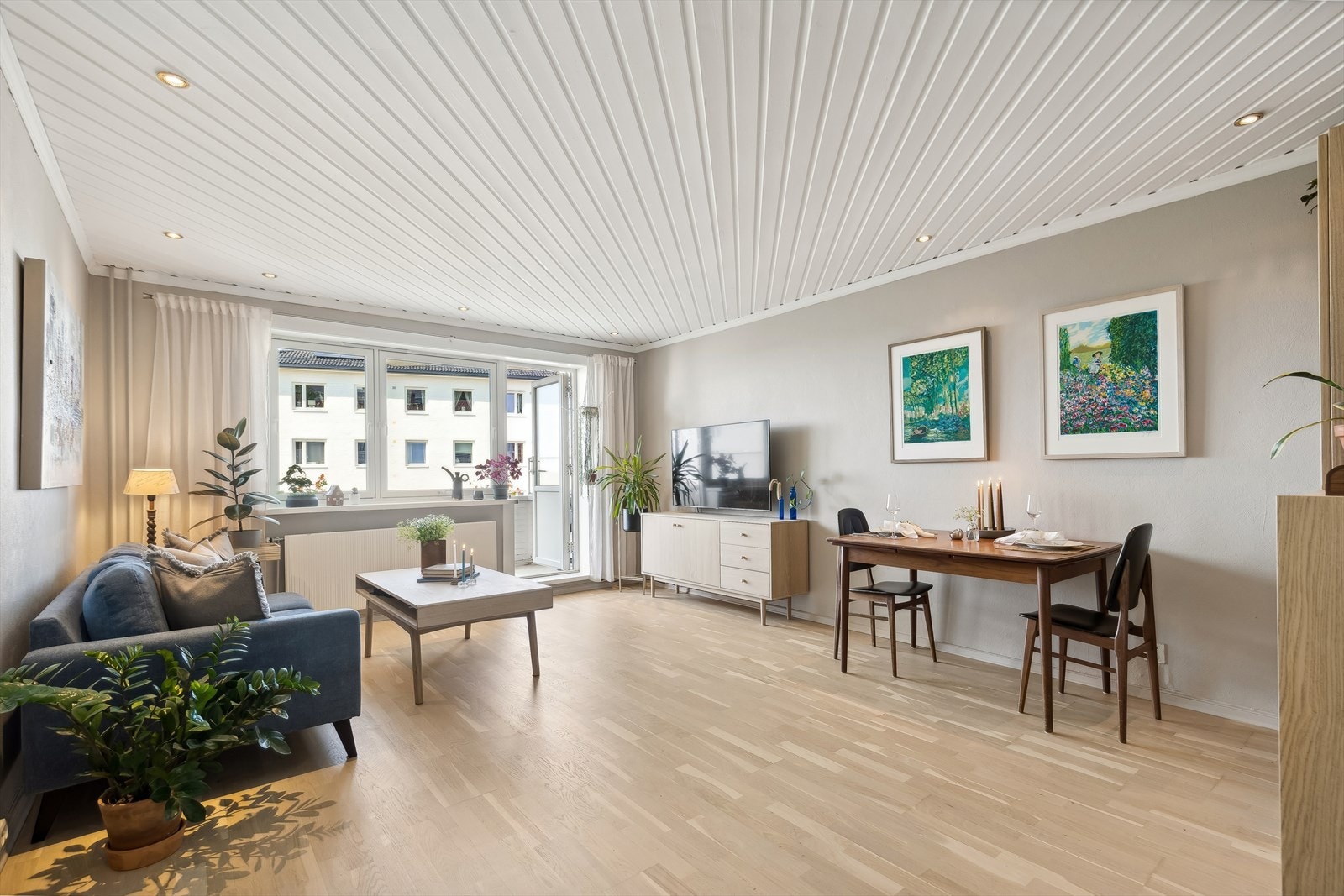 Fin størrelse på stuen sørger for et flott oppholdsrom. Galleribilde