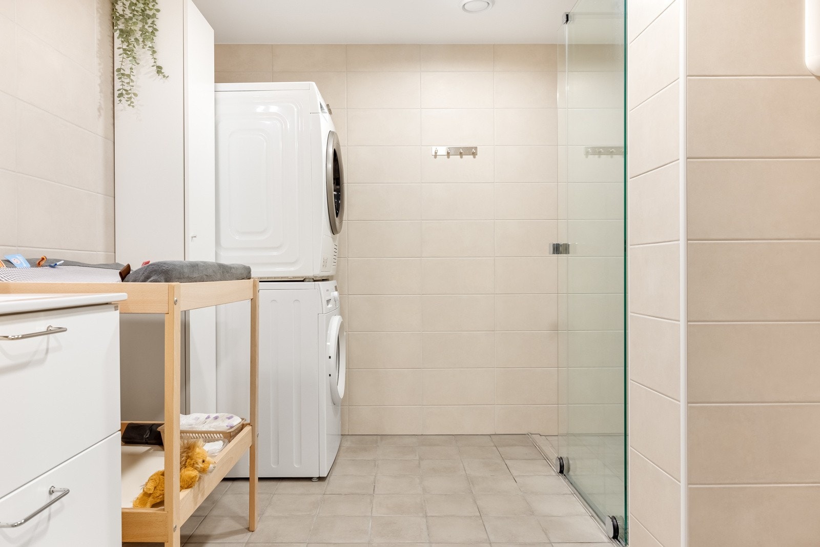 Her er det god plass til både vaskemaskin og tørketrommel. Galleribilde