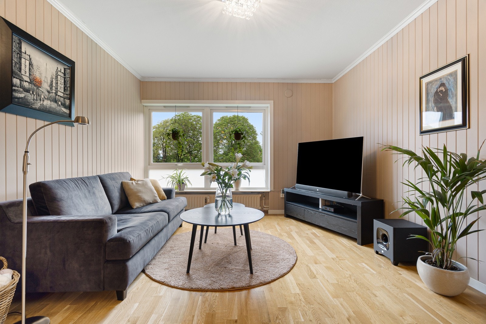 Koselig stue som er innredet med sofagruppe. Galleribilde