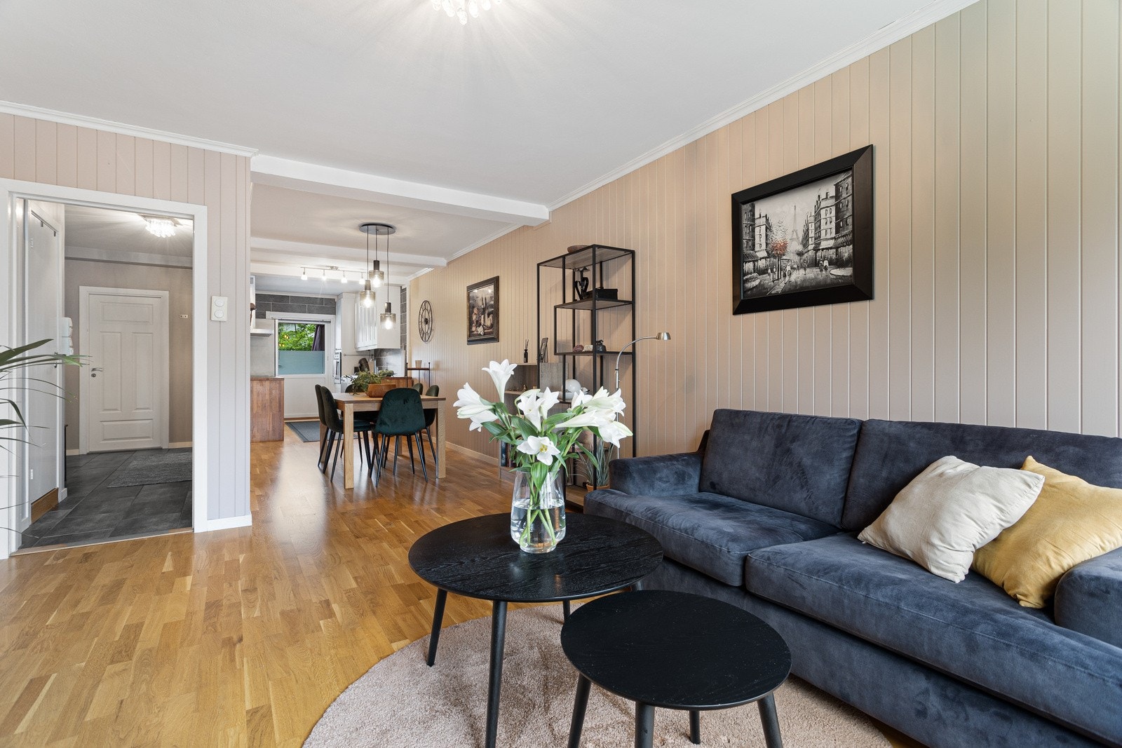 I overgangssonen mot kjøkken er det plass for spisestue. Galleribilde