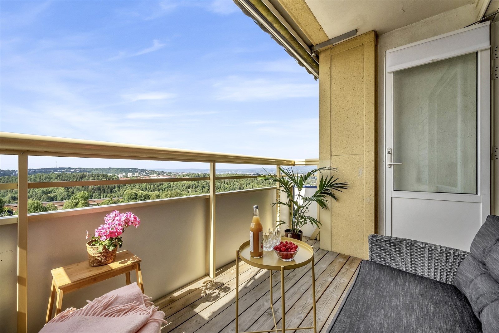 En innbydende toppleilighet med en herlig balkong. Galleribilde