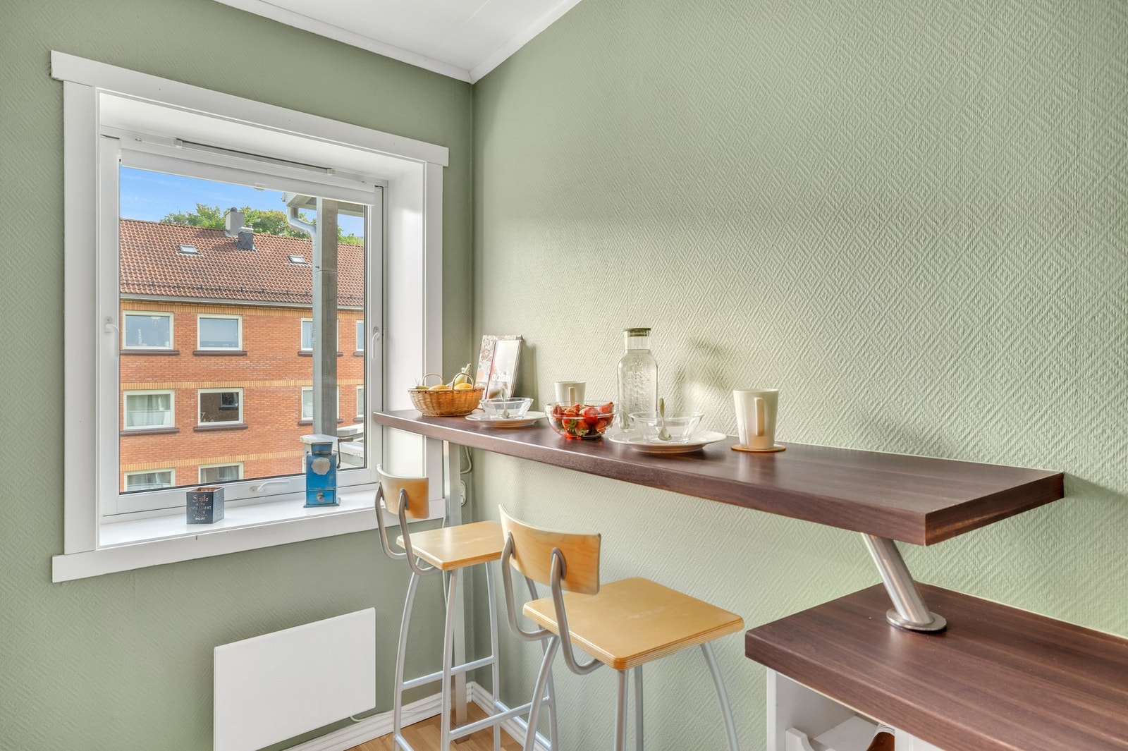 Dagens løsning legger opp til praktisk frokostbar for bespisning eller ytterligere benkeplass. Galleribilde