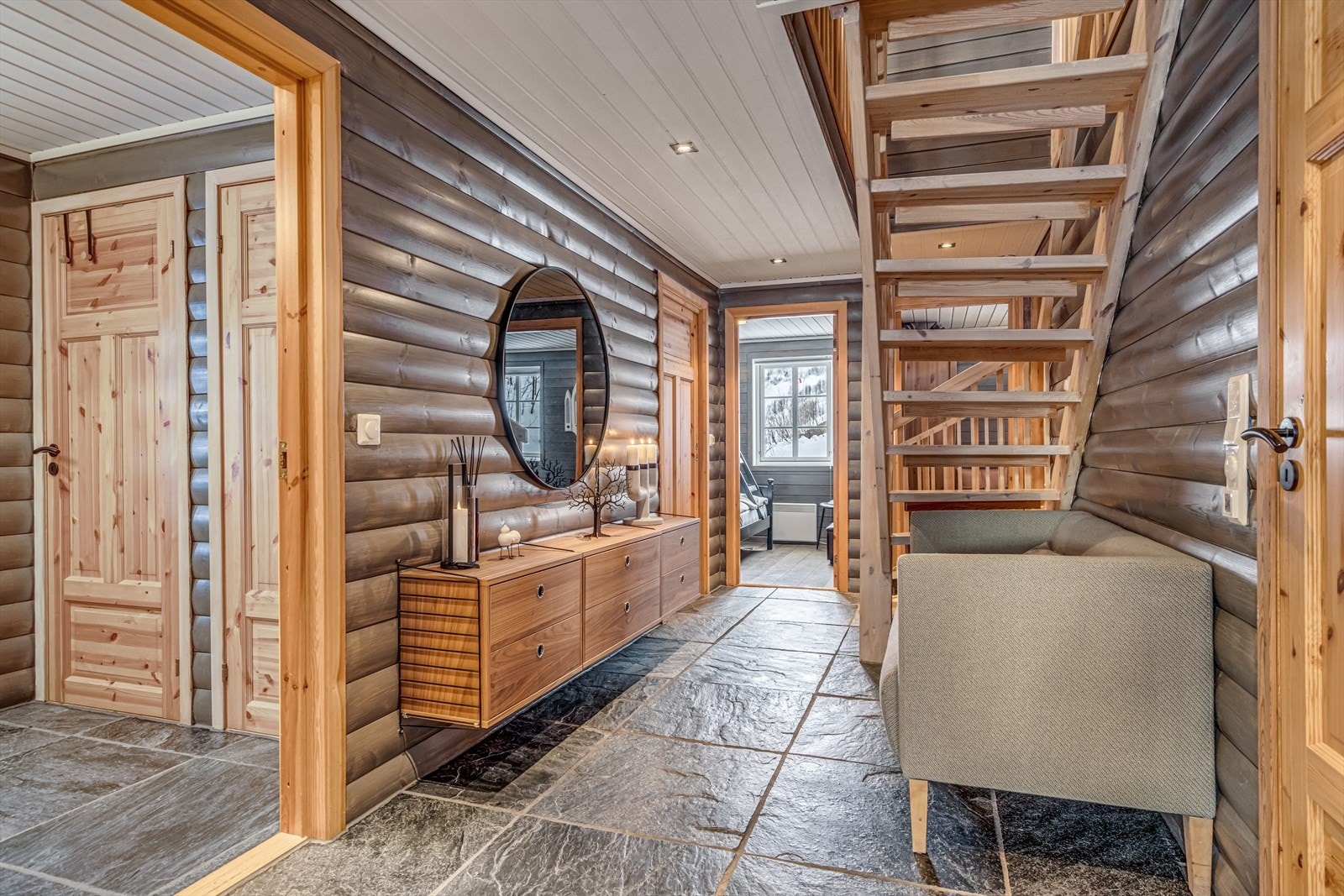 Gang med trapp til loftetasjen Galleribilde