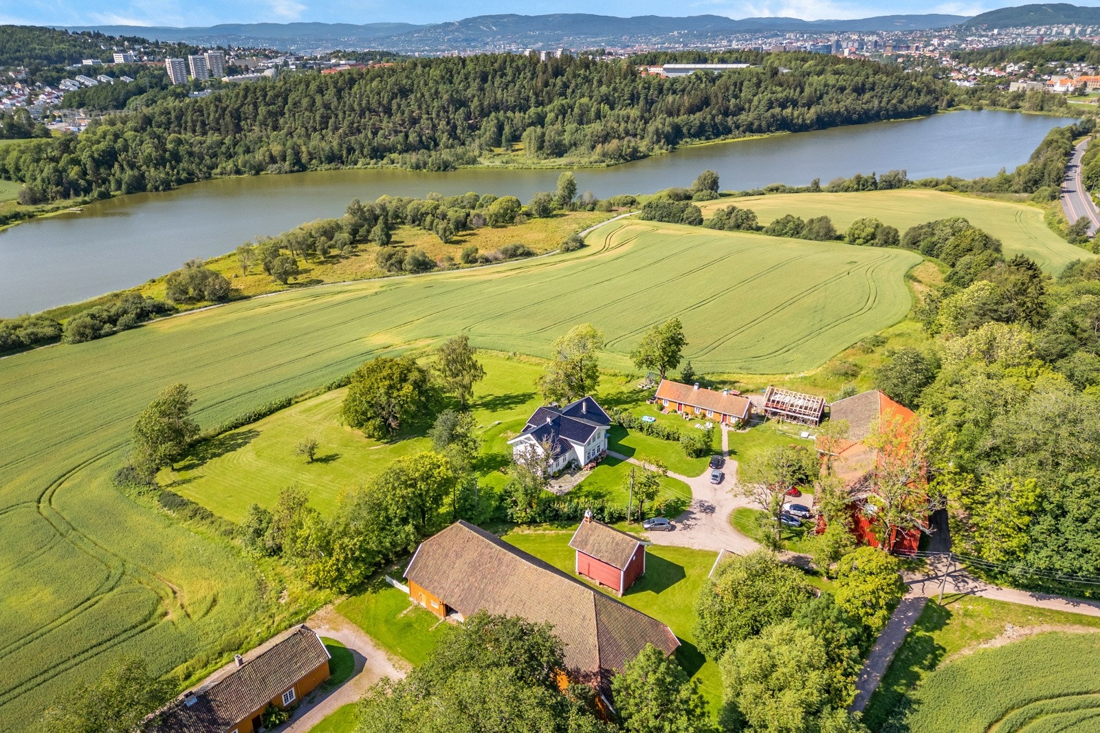 Østensjø Gård ligger rett ved siden av borettslaget og er inngansporten din til naturreservatet Østensjøvannet Galleribilde