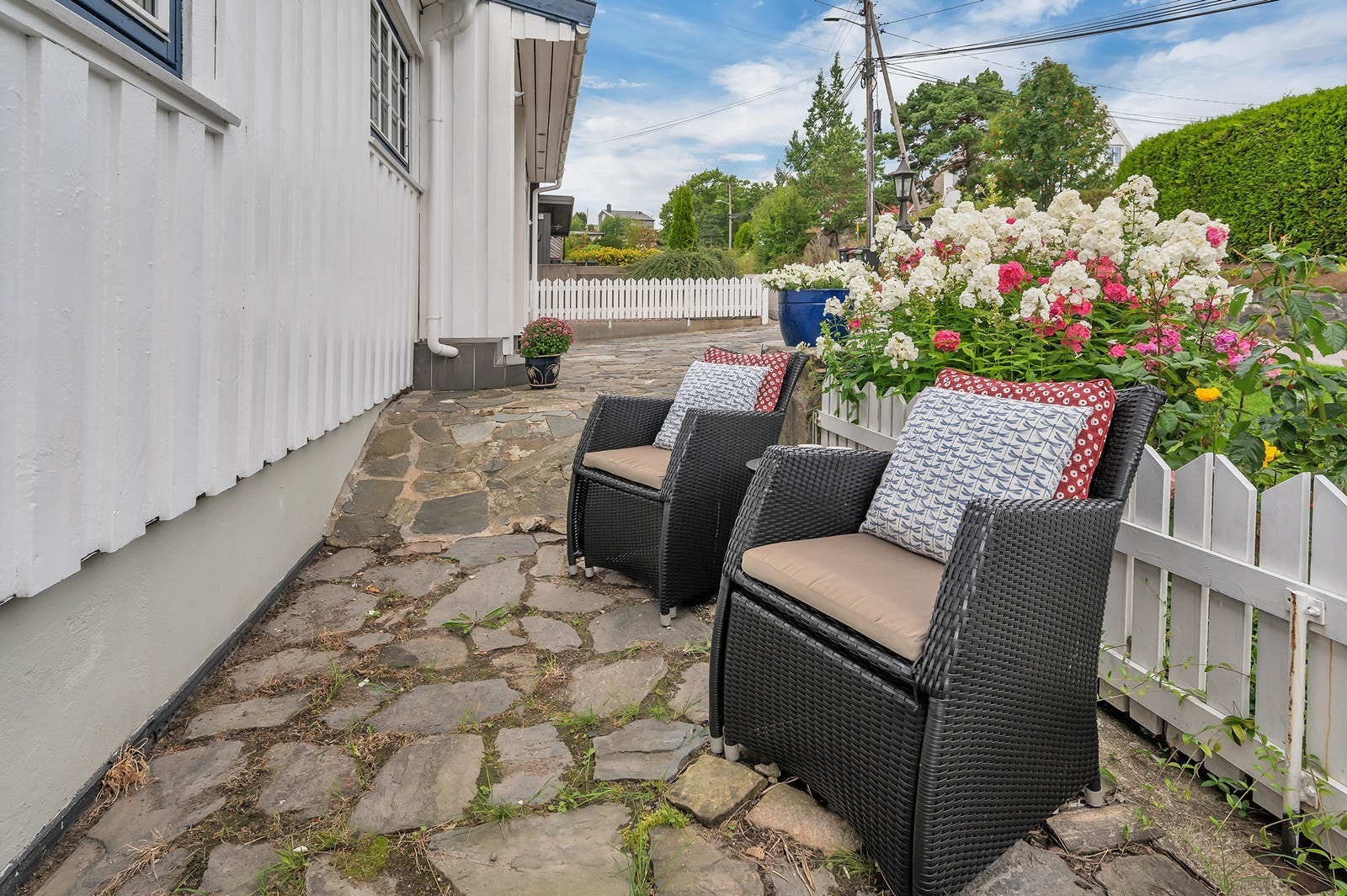 Uteplass ved inngangsparti Galleribilde