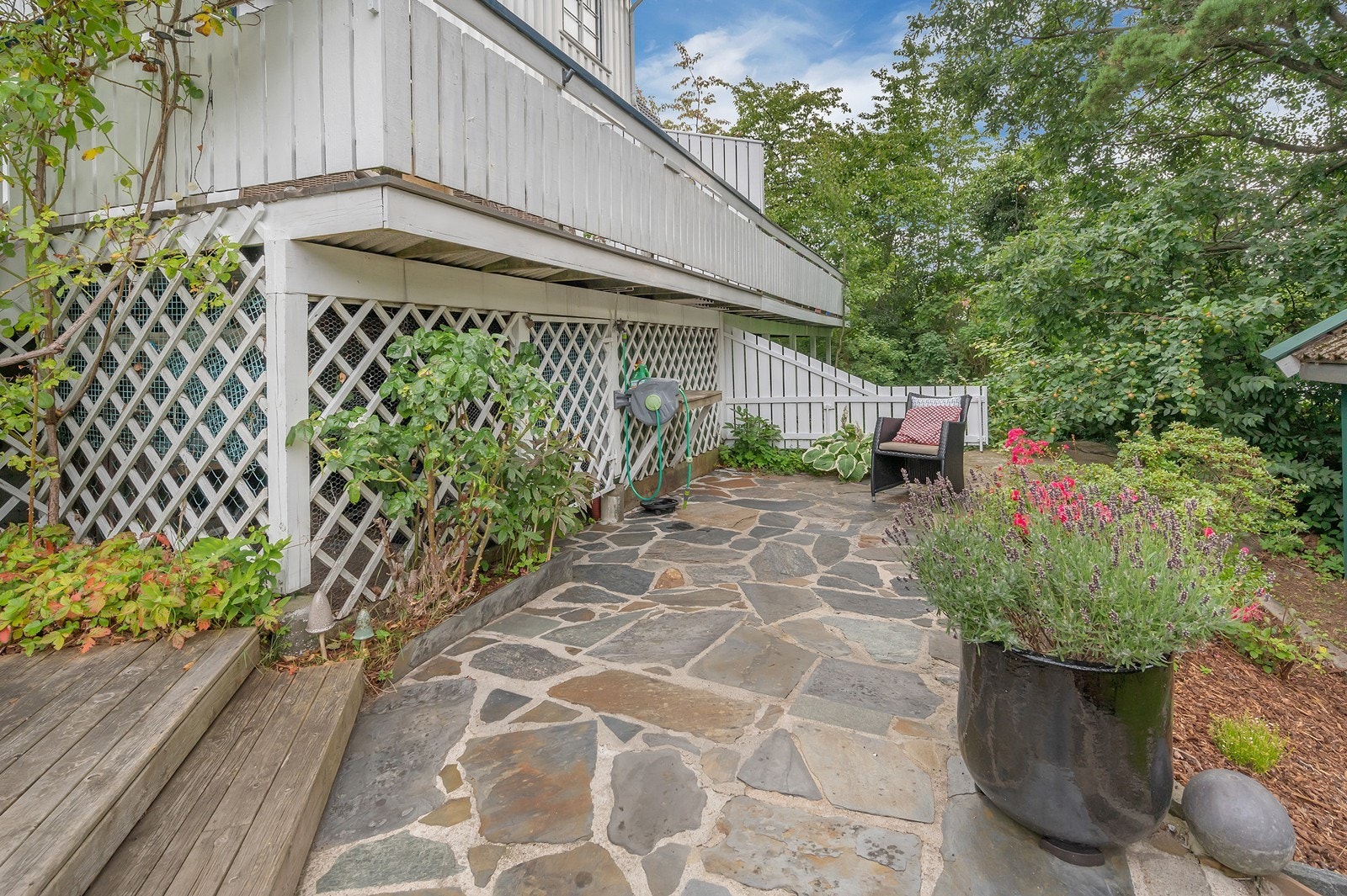 Under terrassen er det også gode lagringsmuligheter Galleribilde