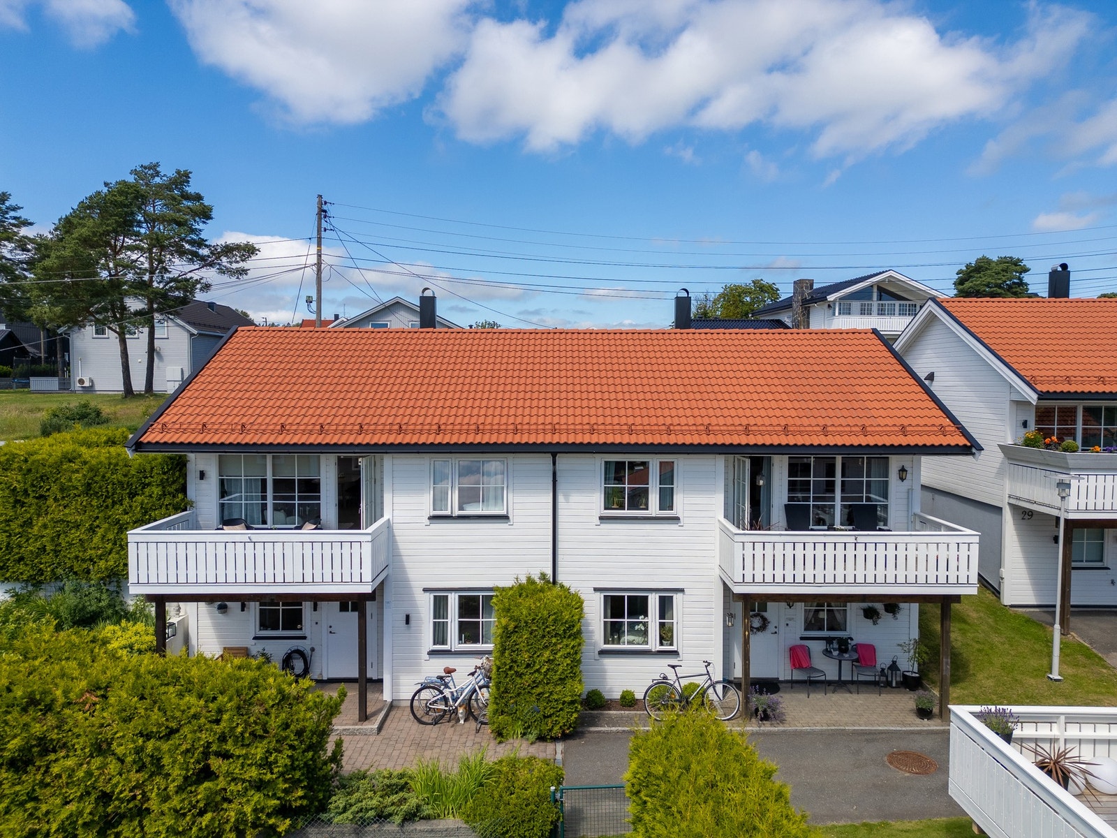 Boligen ligger innerst på feltet - uten gjennomganstrafikk. Galleribilde
