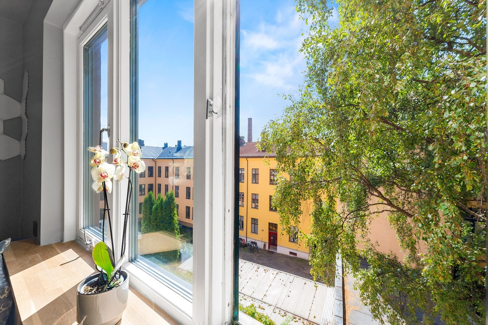 Leiligheten er vendt mot borettslagets indre gårdsrom Galleribilde