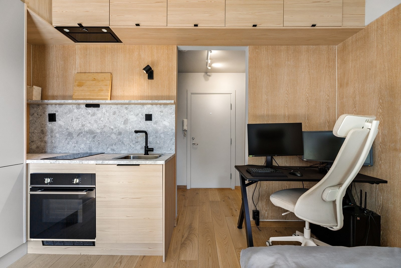 I stuen er det plass til både sovesofa og spisebord Galleribilde