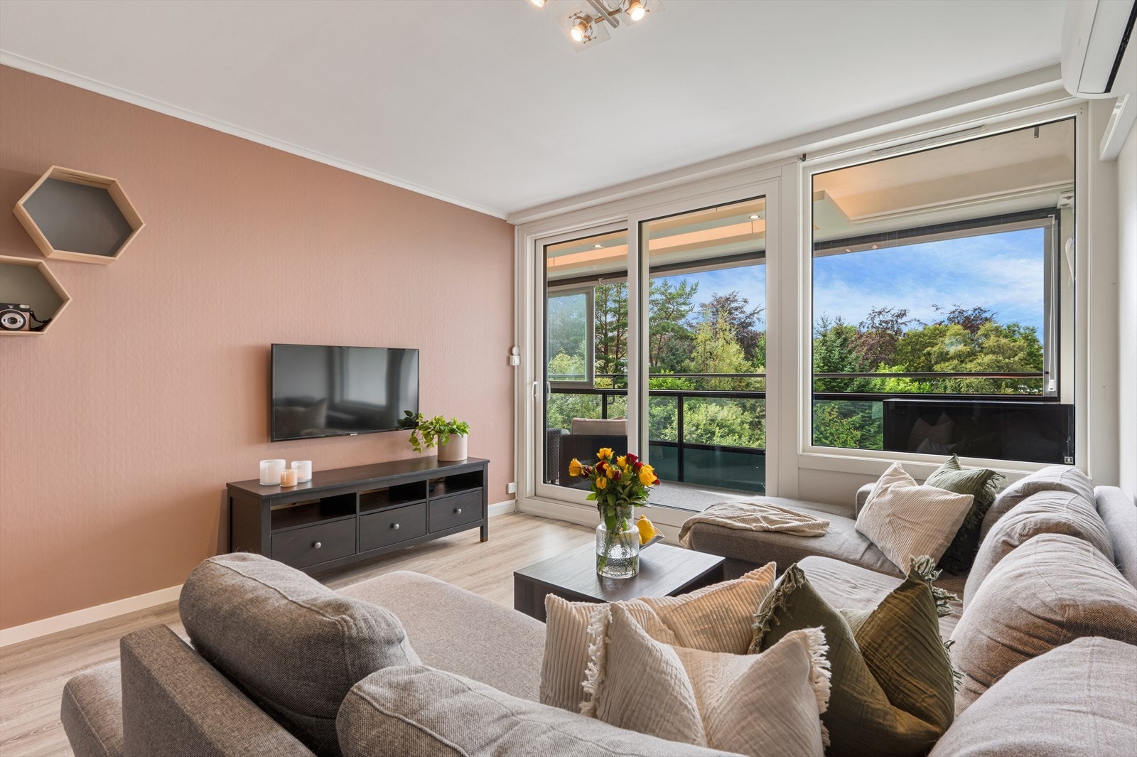 - Ny varmepumpe i 2024 som reduserer oppvarmingskostnadene, samtidig som du får en behagelig innetemperatur året rundt - Galleribilde