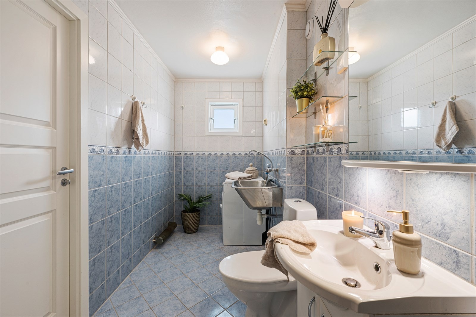 - Badet måler 5,8 m² - Galleribilde