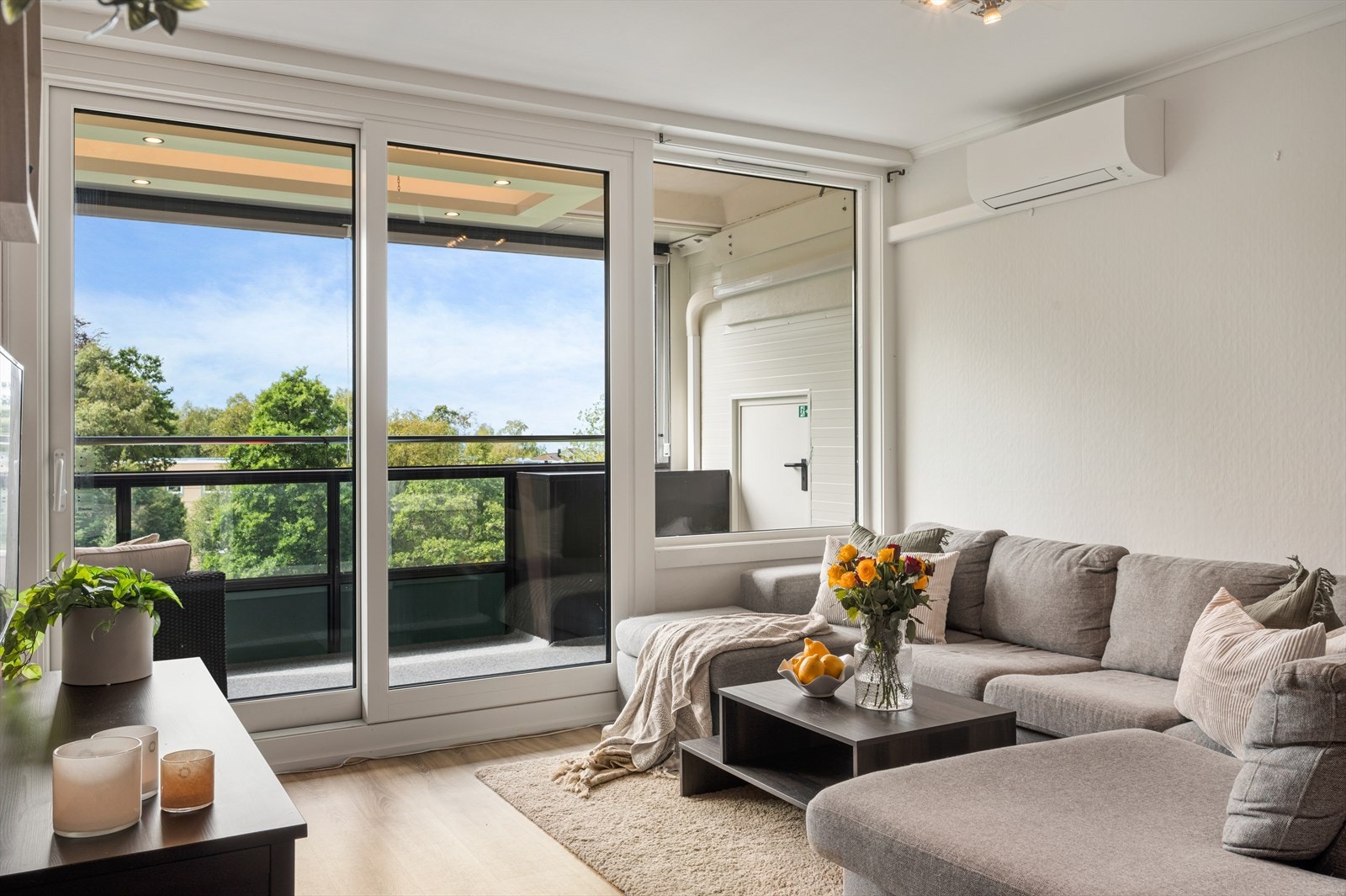 - Leiligheten har et totalt bruttoareal på 74 m² og inneholder; Entré, gang, stue, kjøkken, soverom og bad - Galleribilde