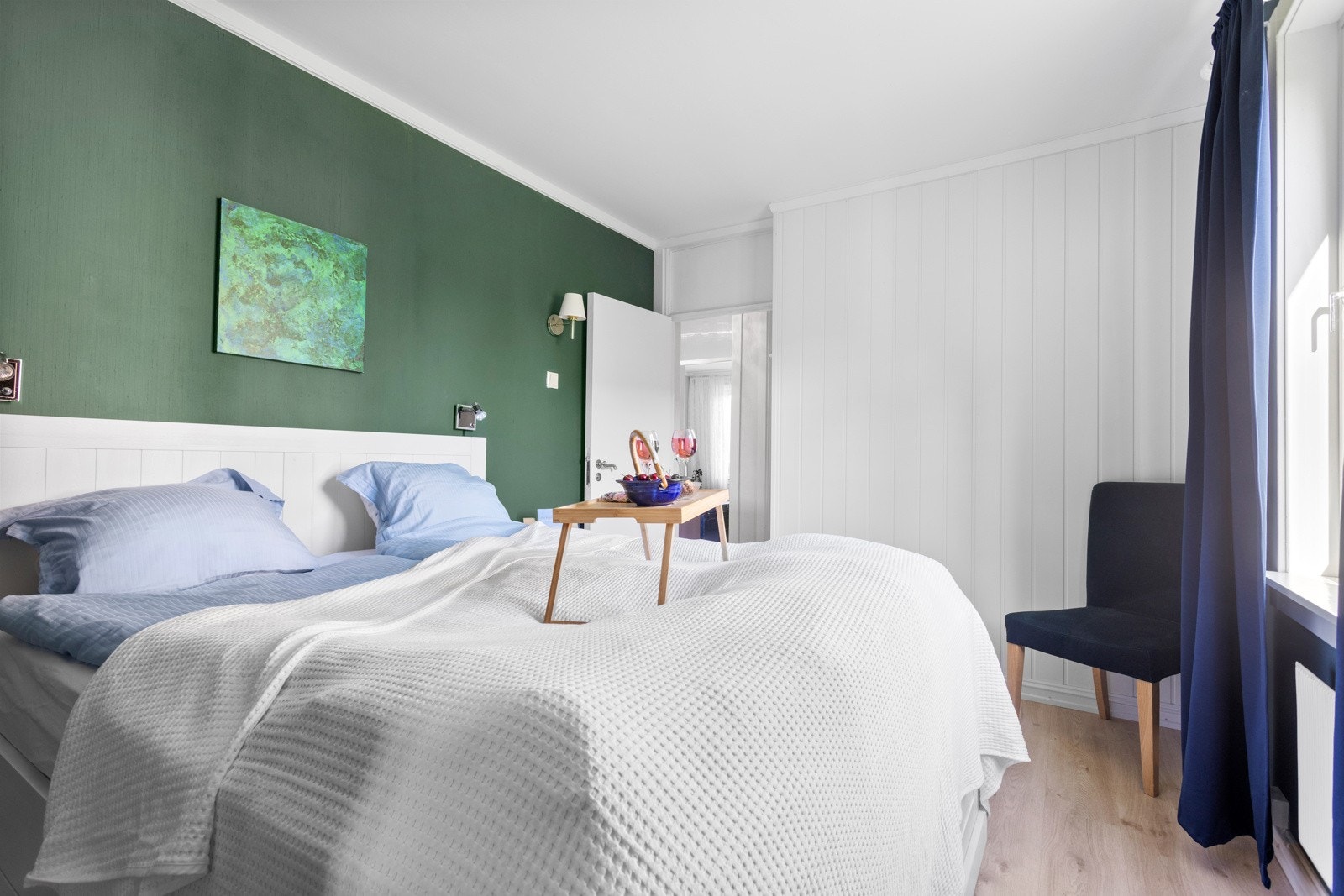 Hovedsoverommet er av god størrelse, fremstår lys og luftig. Galleribilde