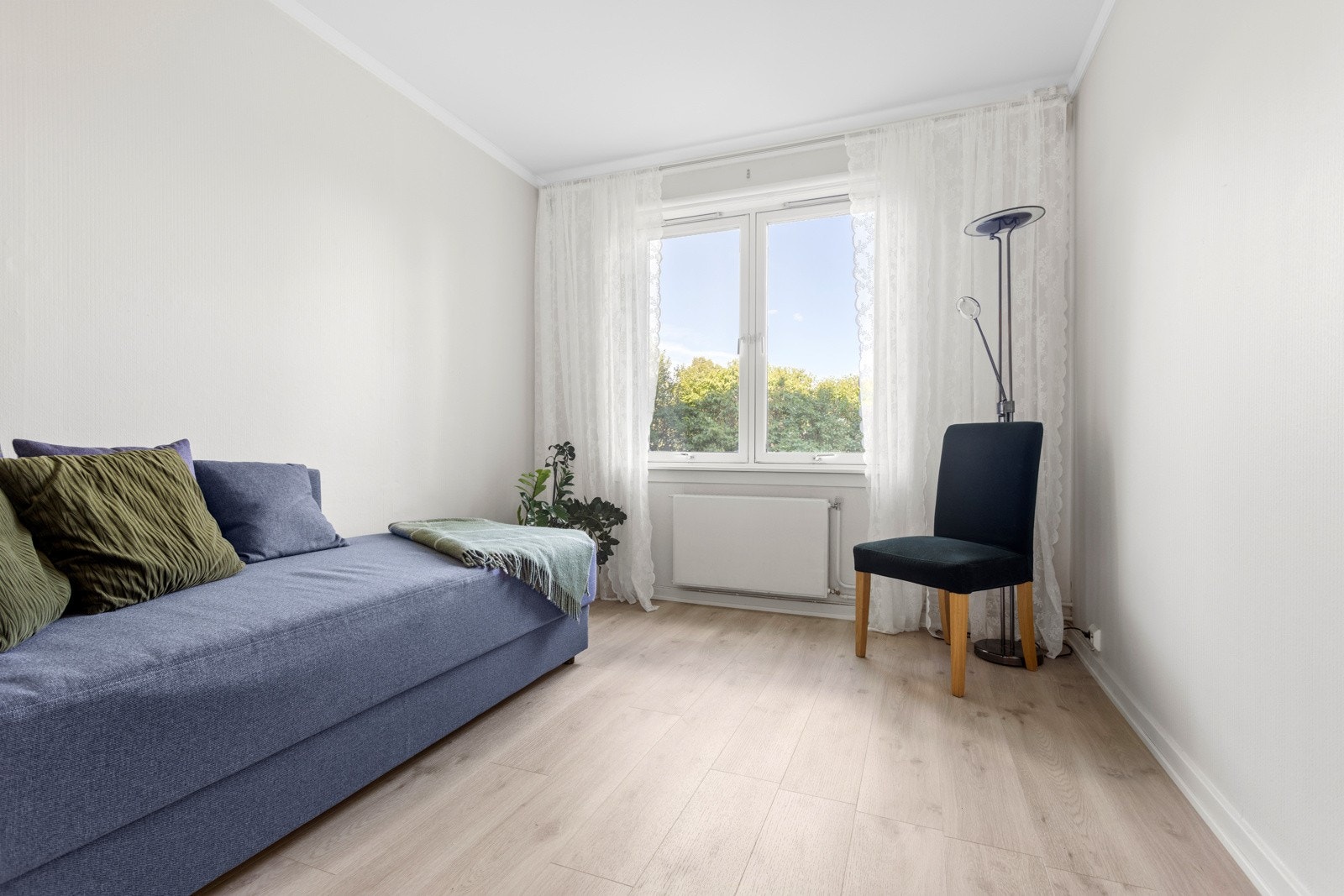 Soverom 2 er også romslig, og kan brukes enten som foreldrerom, barnerom eller kontor. Galleribilde