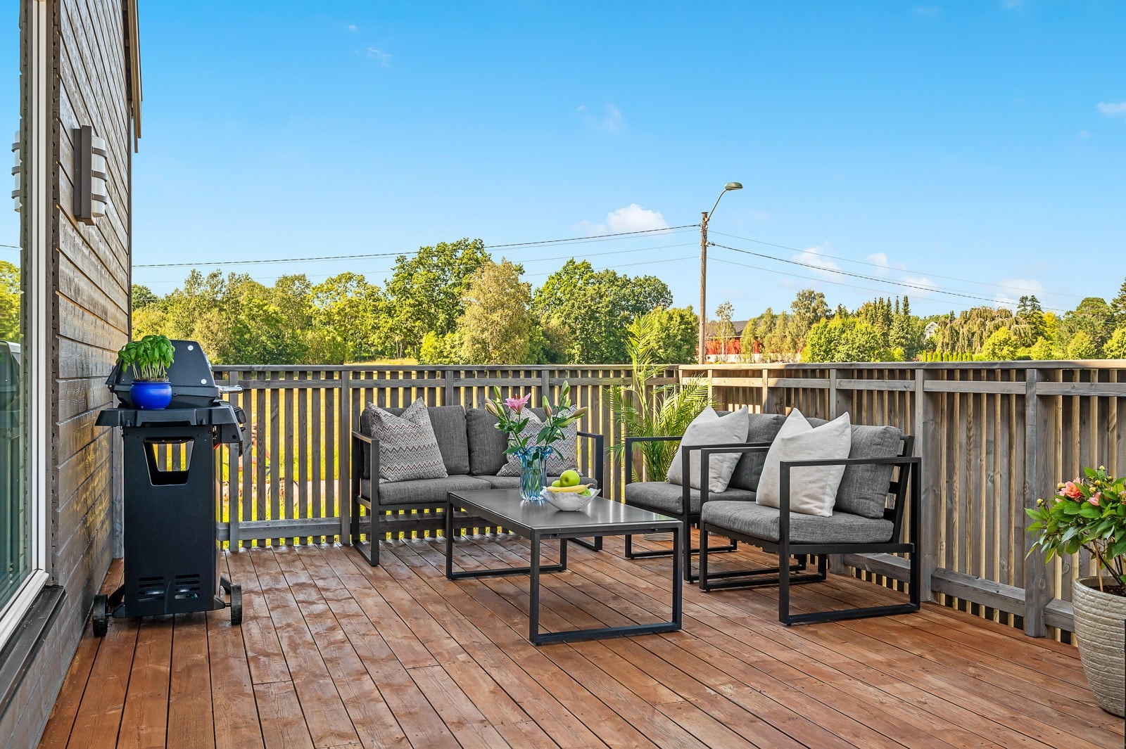 Verandaen er på 25 kvm så her er det plass til å samle både familie og venner Galleribilde