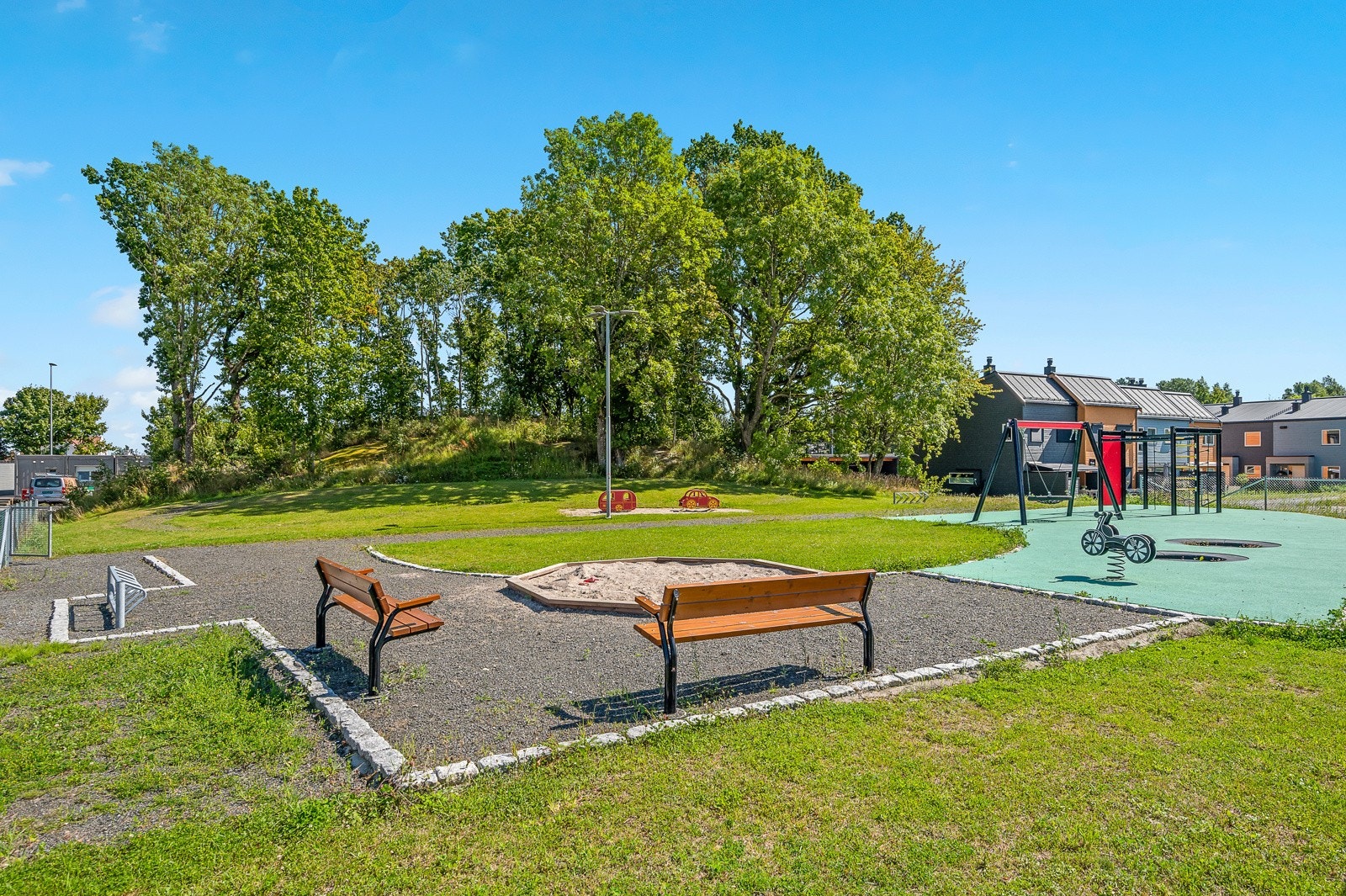 Områdene rundt er opparbeidet og blir vedlikeholdt av velforeningen Galleribilde