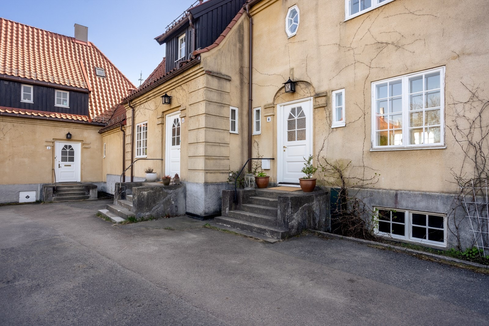 Boligen har egen inngang som er pent opparbeidet. Vi håper å se deg på visning! Galleribilde