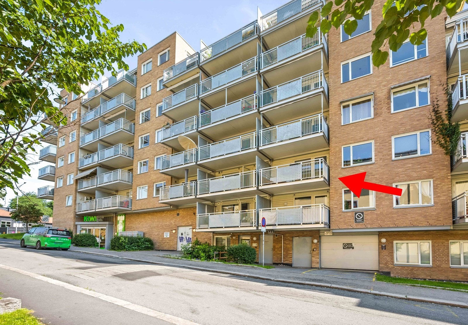 Sameiet består av 126 seksjoner med matbutikken Kiwi i underetasjen. Galleribilde