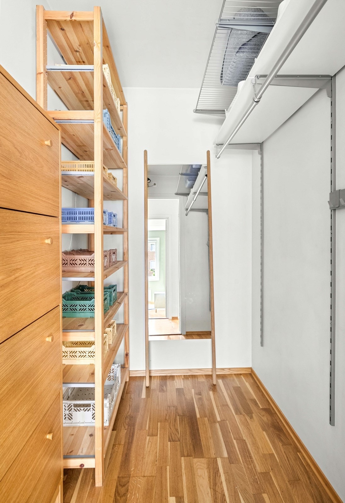 Leiligheten har en praktisk innvendig bod med gode muligheter for oppbevaring Galleribilde