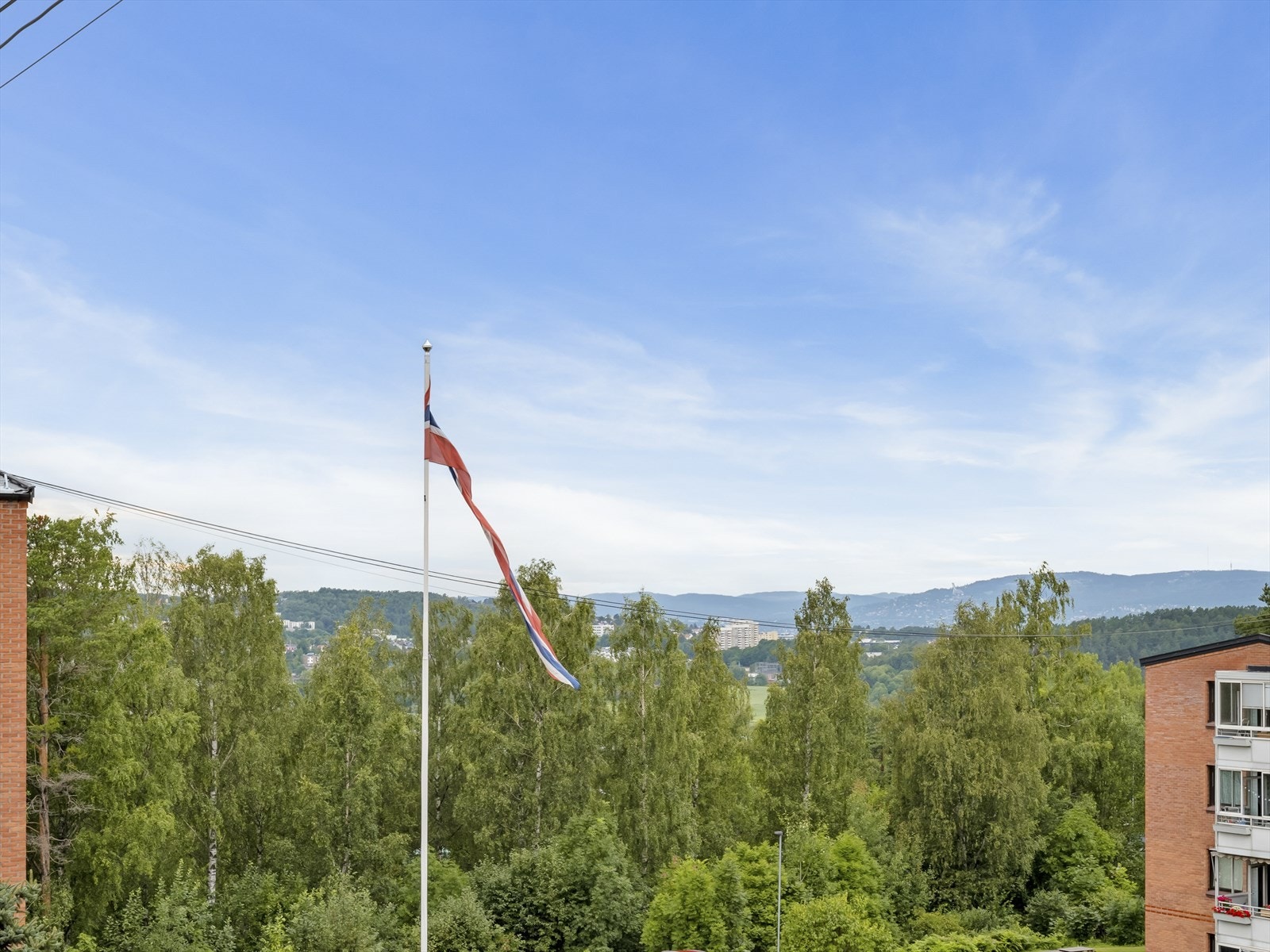 Utsikt med grønne omgivelser og muligheter for sol. Galleribilde